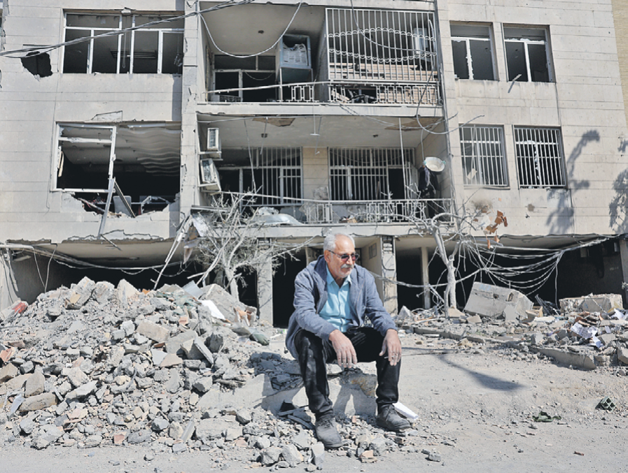 Имперские амбиции США уже в который раз лишают людей права на жизнь. Фото: EPA/TASS