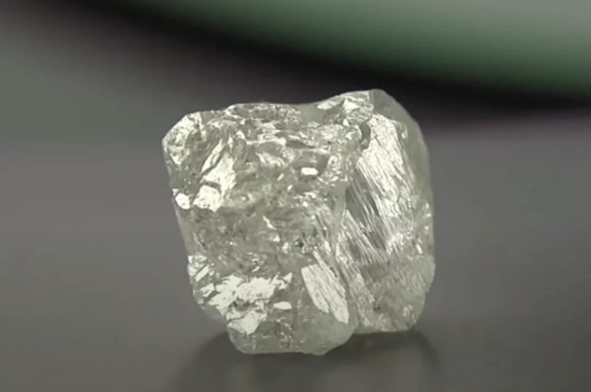    Алмаз в 106,47 карата в Якутии назовут в честь Года единства народов России