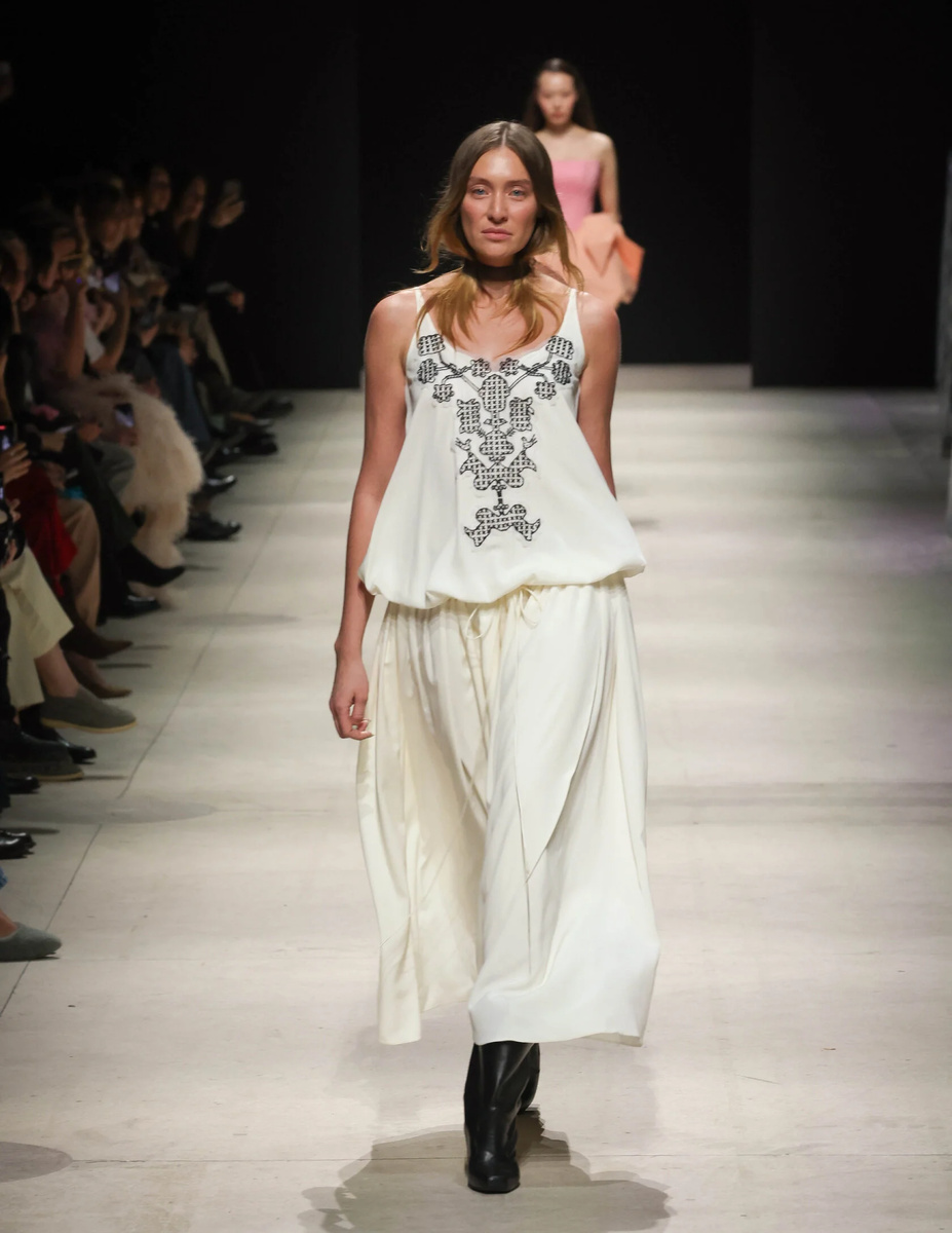    Мария Миногарова на показе Alena Akhmadullina