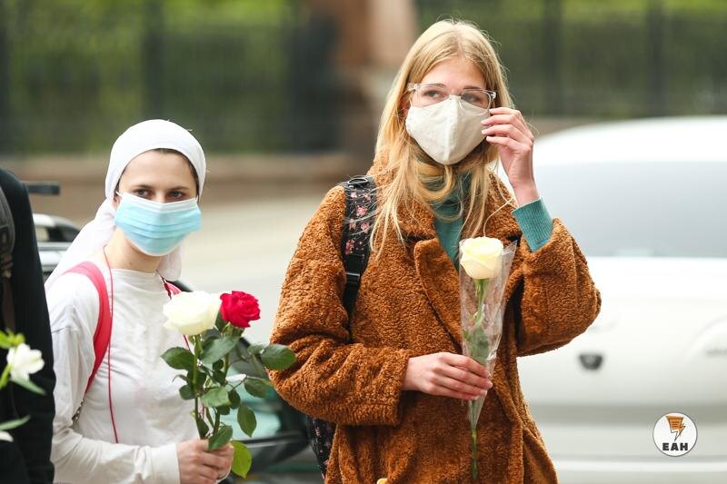    ЕАН. Девушки в масках