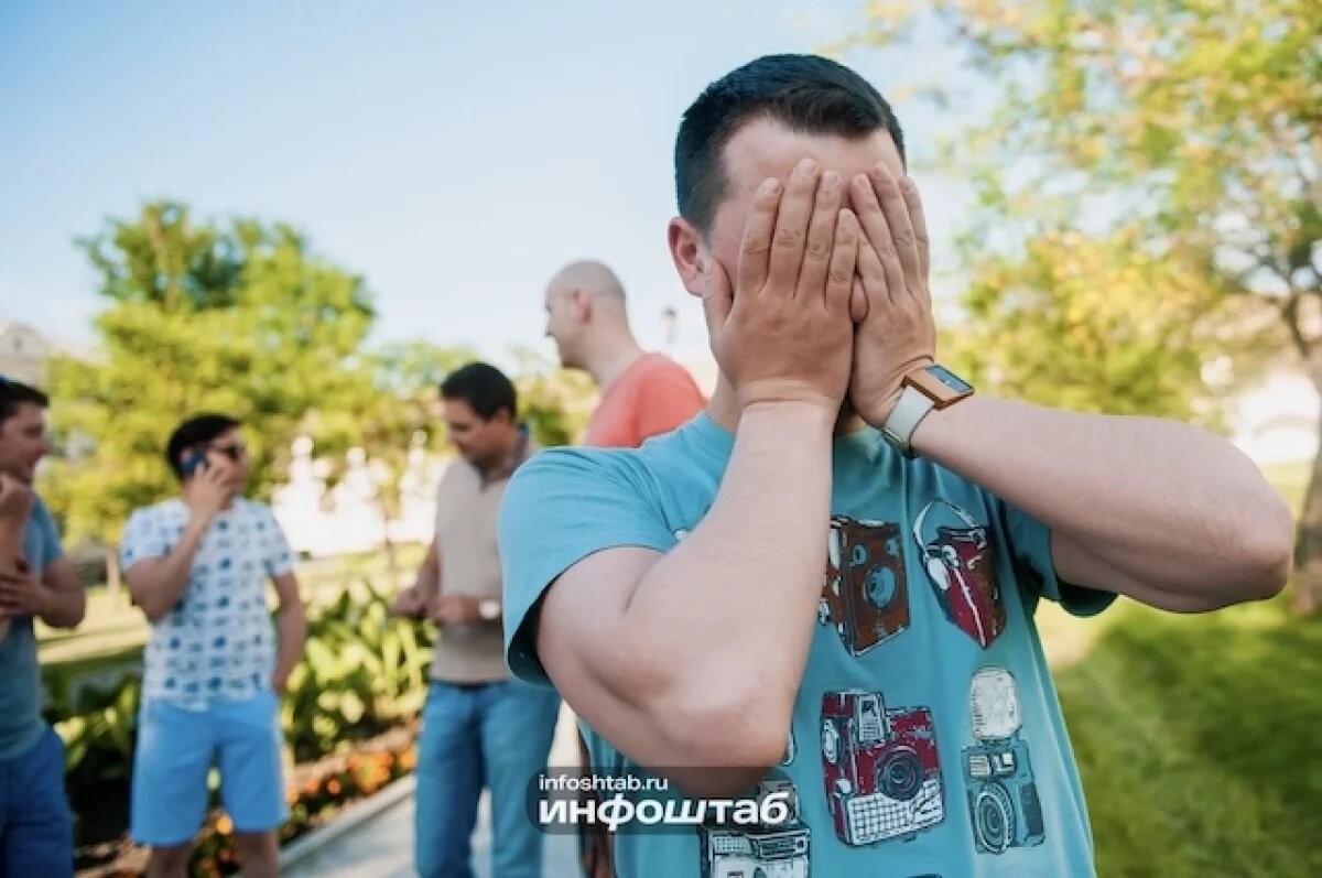    В Астрахани мошенник-рецидивист обокрал семью погибшего участника СВО