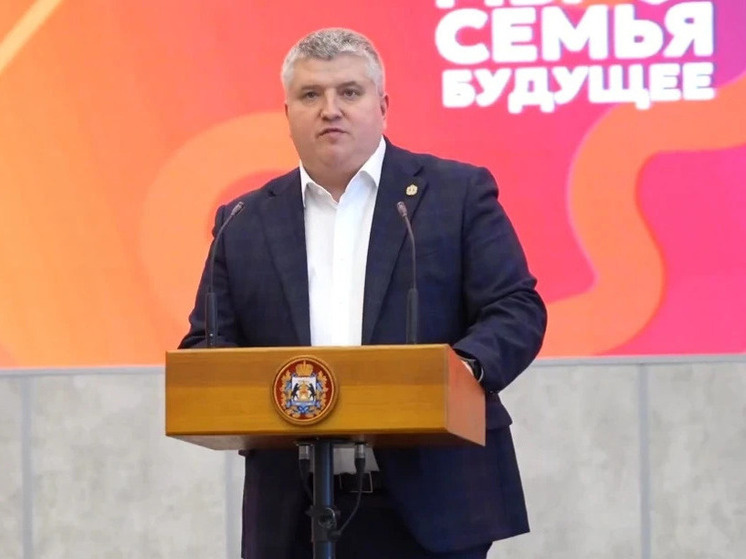     Глава региона обсудил с ребятами, как превратить Новгородскую область в место, где будет интересно жить и работать. Фото: скриншот видео из telegram-канала губернатора Новгородской области Александра Дронова