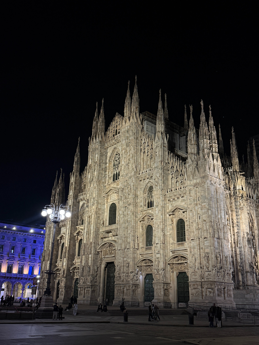 В центре города кипит жизнь всю ночь напролет