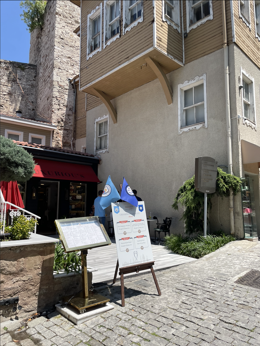 В Стамбуле в этот день проходил матч Лиги чемпионов