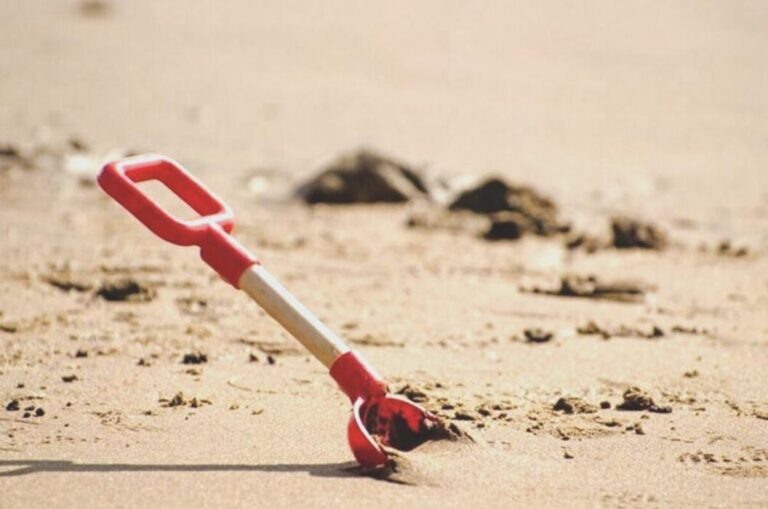    Иллюстрация к материалу: В Госдуме предложили штрафовать взрослых за отдых на детских пляжах