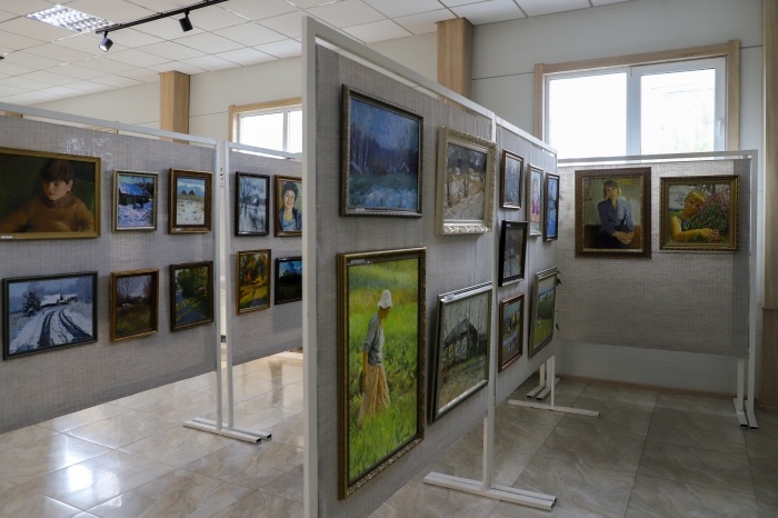        Вдохновение родным краем: новое выставочное пространство в Клинцах с работами Алексея Сивограка