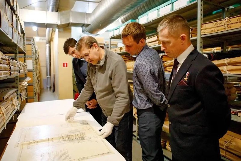 Экипаж 73-й длительной экспедиции на МКС посетили  российский государственный архив научно-технической информации (РГАНТД