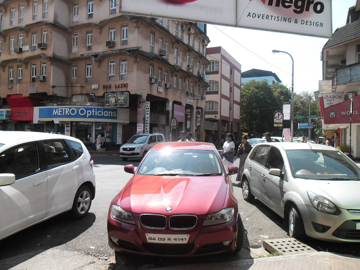 Панаджи: на одном из перекрестков