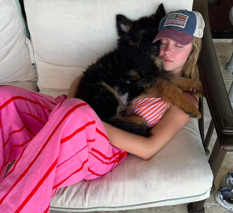     Сидни Суини и Салли