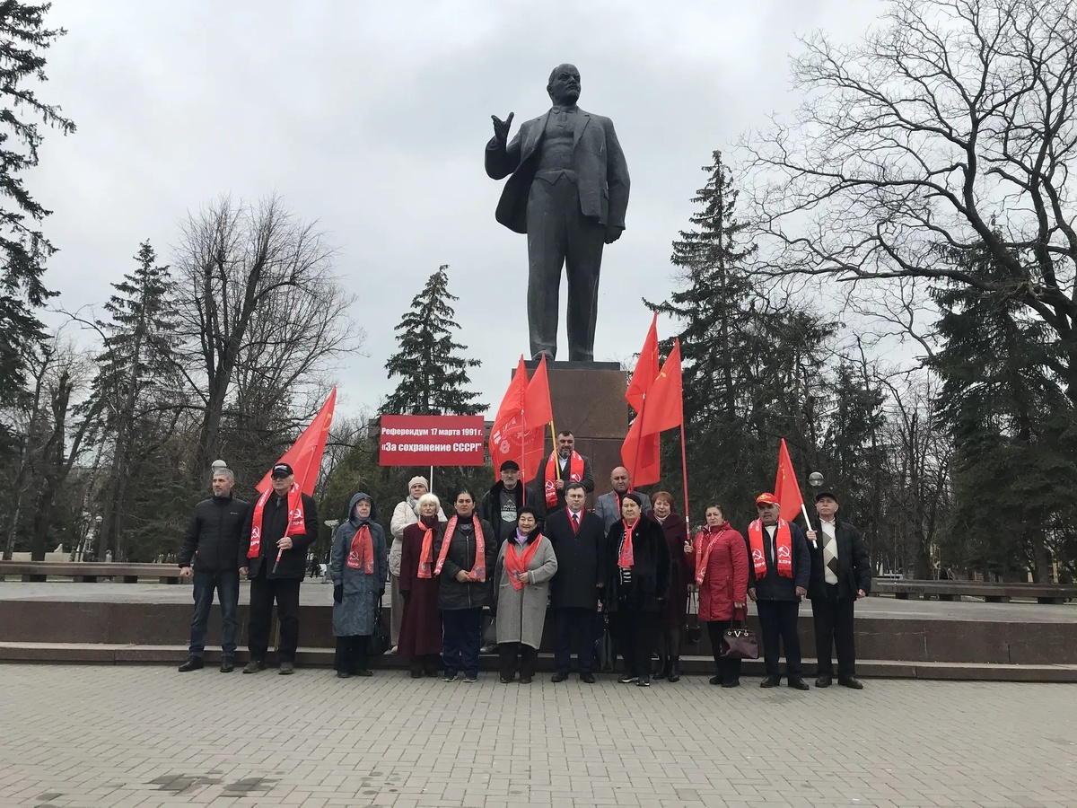 Фото активистов КПРФ Карачаево-Черкесии.