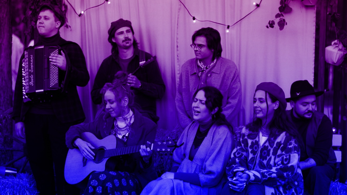 На обложке — творческое объединение «Пётр Валентинович»