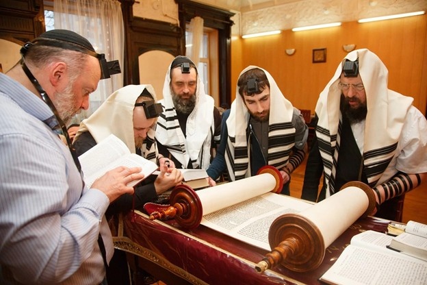 Отождествление Израиля в Ветхом Завете с евреями не соответствует истине, они появились позднее