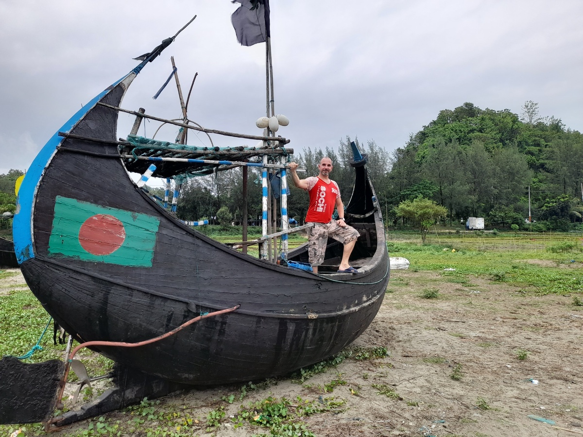 Рыбацкие лодки на Кокс-базаре