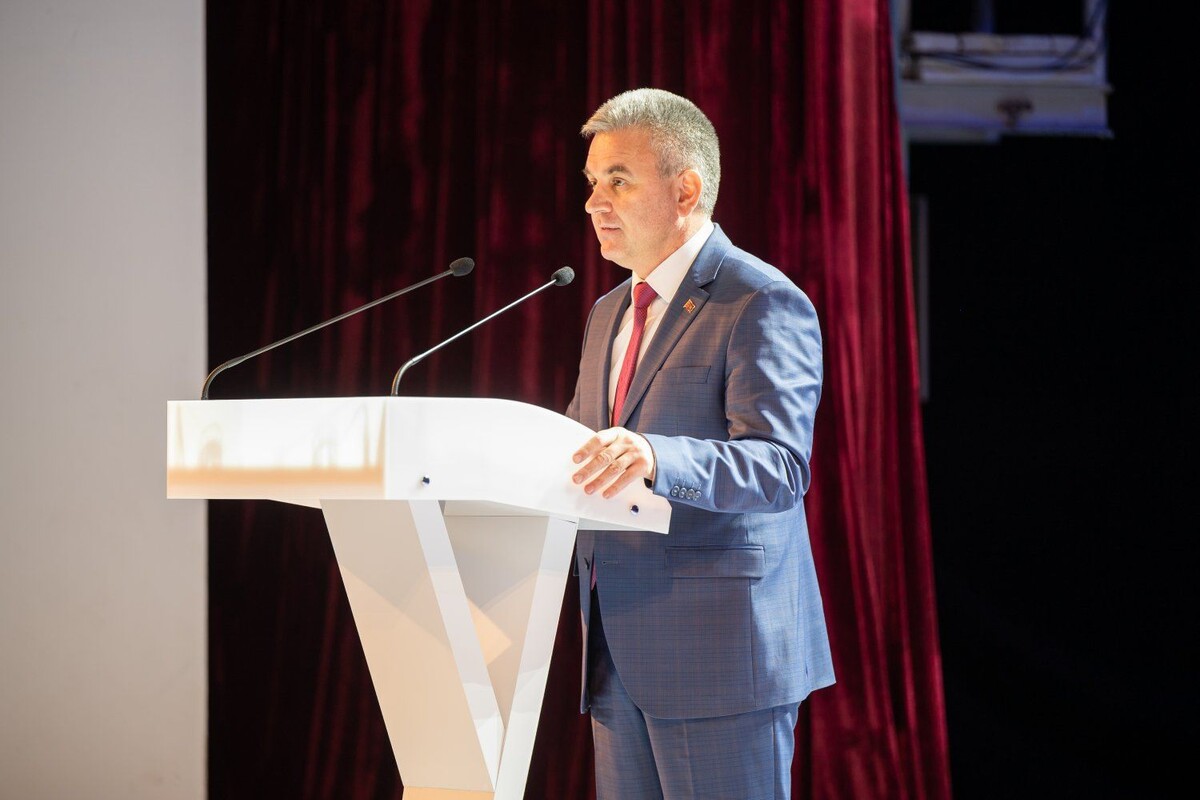 Открытый урок истории на тему «Исторические и правовые основы международного признания Приднестровья», лектор – Президент ПМР Вадим Красносельский (стенограмма). 05 декабря 2023. Приведем отрывок с упоминанием Астраханского полка: "Нельзя обойти стороной русско-турецкую войну 1877-1878 годов. Я хочу напомнить, что это была освободительная война. Александр II освобождал южных славян, которые были под гнётом Османской Порты. Кстати, в этой войне приняли участие наши земляки: 55-й Подольский пехотный полк, 56-й Житомирский пехотный полк, Астраханский и Волынский, которые входили в 14-ю пехотную дивизию, дислоцировавшуюся в Приднестровье. И гора Св. Николая, и Шипкинский перевал обильно политы кровью наших земляков. Именно наши земляки освободили Болгарию и дали независимость Румынии, Болгарии, Сербии и иным государствам южной Европы. Это факт". Ссылка: https://president.gospmr.org/press-sluzhba/novosti/otkritiy-urok-istorii-na-temu-istoricheskie-i-pravovie-osnovi-mejdunarodnogo-priznaniya-pridnestrovjya-lektor-prezident-pmr-vadim-krasnoseljskiy-stenogramma.html Фото с сайта: https://dubossary.ru/news-2023-1396/ Под "Астраханским" имеется в виду 8-й драгунский Астраханский Его Императорского Высочества Великого Князя Николая Николаевича Старшего полк. Участник Русско-турецкой войны 1877 - 1878 годов. Ссылка: https://pl.pinterest.com/pin/539869074092229917/