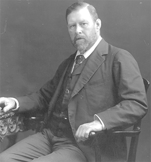 Брэм Стокер (1847–1912) навсегда изменил облик массовой культуры, превратив фольклорного монстра в утонченного и зловещего аристократа. Его роман «Дракула», написанный в эпистолярном стиле, не просто напугал викторианскую публику, но и создал целую мифологию, которая по сей день эксплуатируется в литературе и кино. Несмотря на то что при жизни Стокер был больше известен как преданный менеджер театра «Лицеум», именно его литературное наследие стало бессмертным, превратив имя автора в синоним классического готического хоррора.