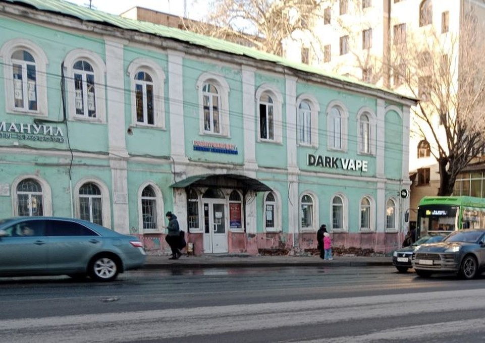    В этом здании в Курске размещался землеустроительный техникум, в котором учился Леонид Ильич Светлана ВОЛКОВА