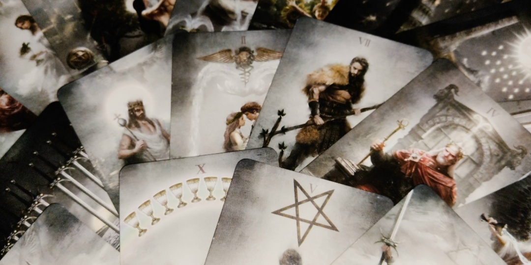 Кто наблюдает за тобой? Расклад на Таро