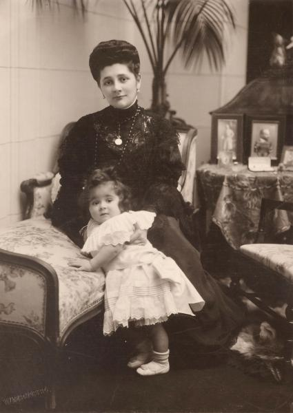 Дарья Михайловна с сыном. Фото из интернета