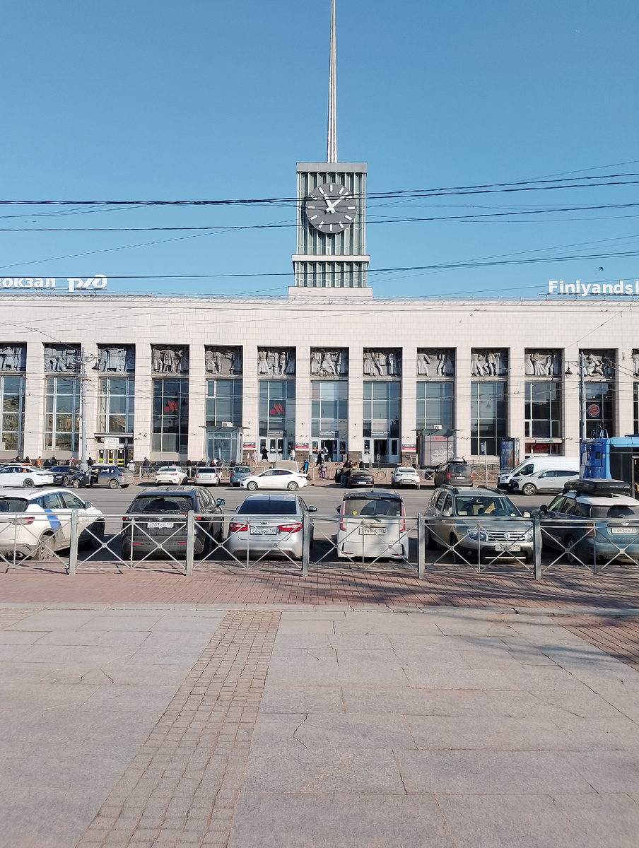 На фото Финляндский вокзал.