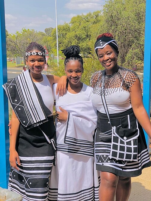 Девушки коса, 2024 г.