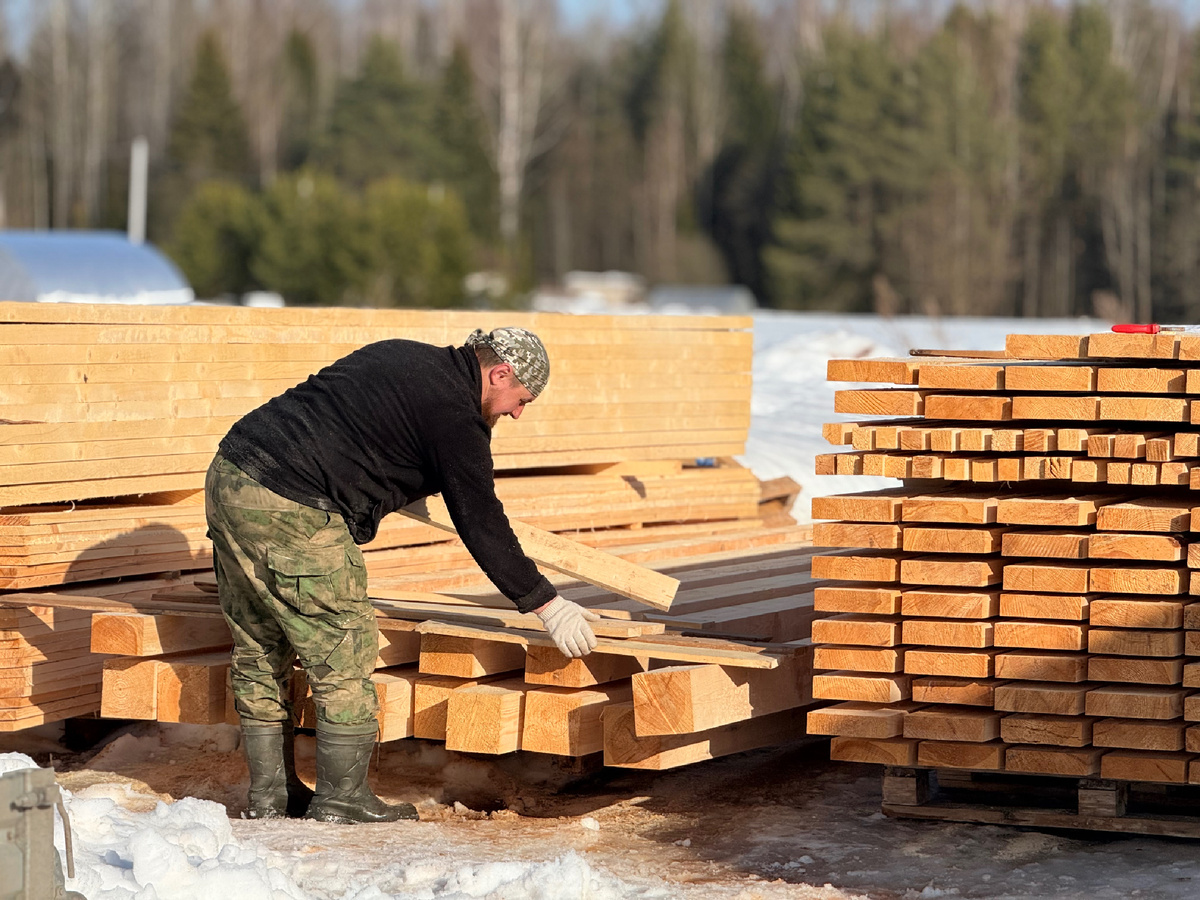  Получилось нечто вроде лабиринта из деревянных брусочков и прекрасных, уже частично подмокших досок.