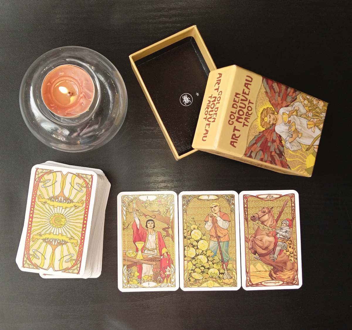 Ответ смотрим на колоде таро "Золотое Арт-нуво"