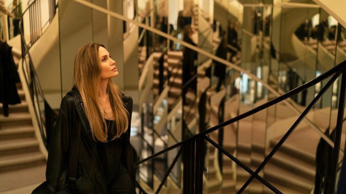 Каждое (нечастое в последние годы) появление на экране Джоли фанаты воспринимают настоящим событием