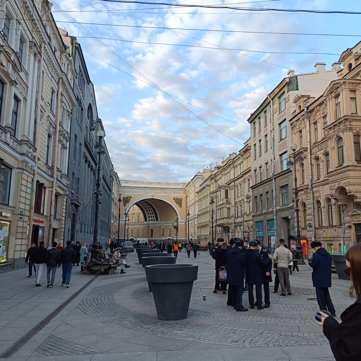 Где-то там Эрмитаж и Дворцовая площадь