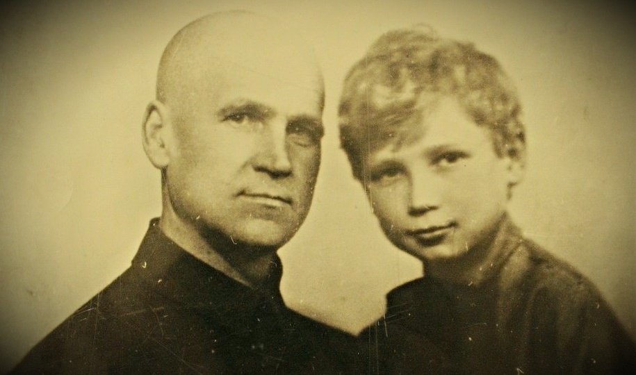 Мальчик из-под Смоленска предсказал Великую Отечественную войну за 3 года: синий дневник, который искало НКВД