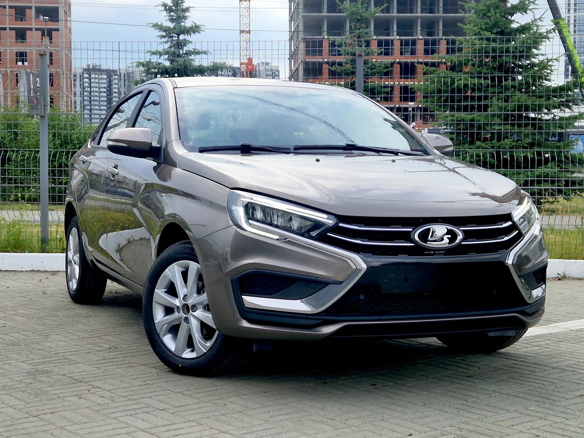 технические
Двигатели: базовый вариант — мотор объёмом 1,6 л мощностью 106 л.с., в зависимости от комплектации — двигатель объёмом 1,8 л мощностью 122 л.с.. 

Трансмиссии:  
базовый вариант — 5-ступенчатая «механика», которая обычно предлагается с двигателем объёмом 1,6 л; 

для более мощных и динамичных модификаций — 6-ступенчатая «механика» на основе китайской разработки, обычно идёт в сочетании с мотором на 1,8 л; 

вариатор (CVT) — универсальное решение, предлагается практически для всех комплектаций как альтернатива «механике». 

Кузова: седан — классическое 4-дверное исполнение, универсал (SW) — 5-дверный кузов, в котором доступно больше пространства для багажа, Cross и SW Cross — увеличенные версии седана и универсала с внедорожным обвесом и повышенным клиренсом. 

Объём багажника: 480 литров. 

Объём топливного бака: 55 литров. 

Полная масса: 1730 кг, снаряжённая масса — 1220 кг. 
