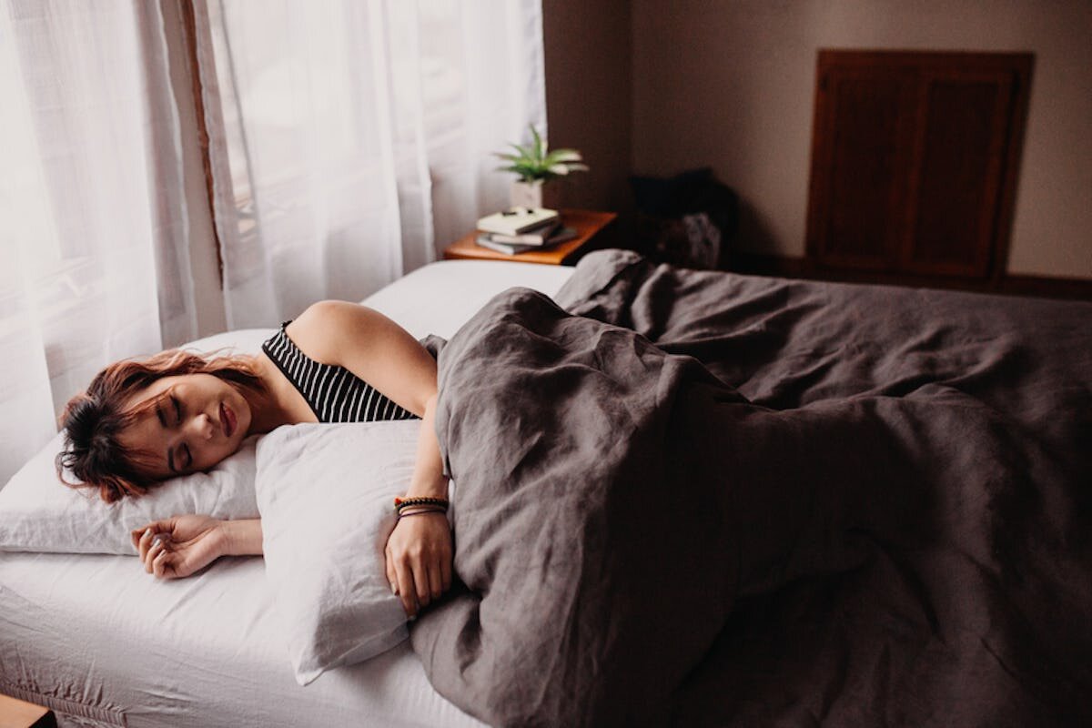 Фото с сайта: https://www.elitedaily.com/p/heres-when-you-should-throw-out-your-pillow-even-if-its-the-coziest-one-you-own-8774391