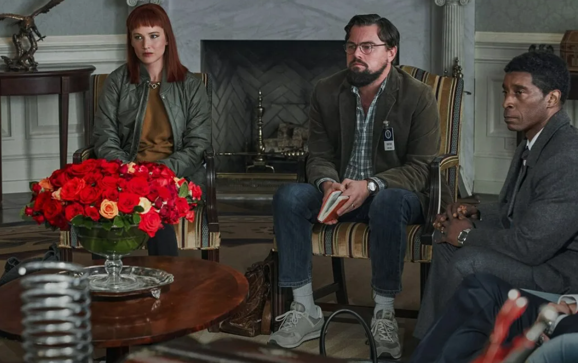 Кадр из фильма «Не смотрите наверх»