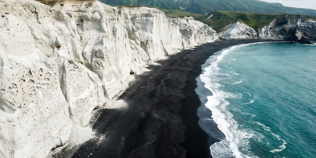 Розовые озера и танцующий лес: природные аномалии России, о которых молчат путеводители