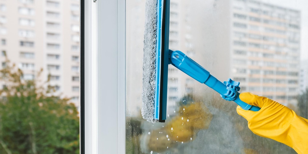 Как правильно мыть окна весной