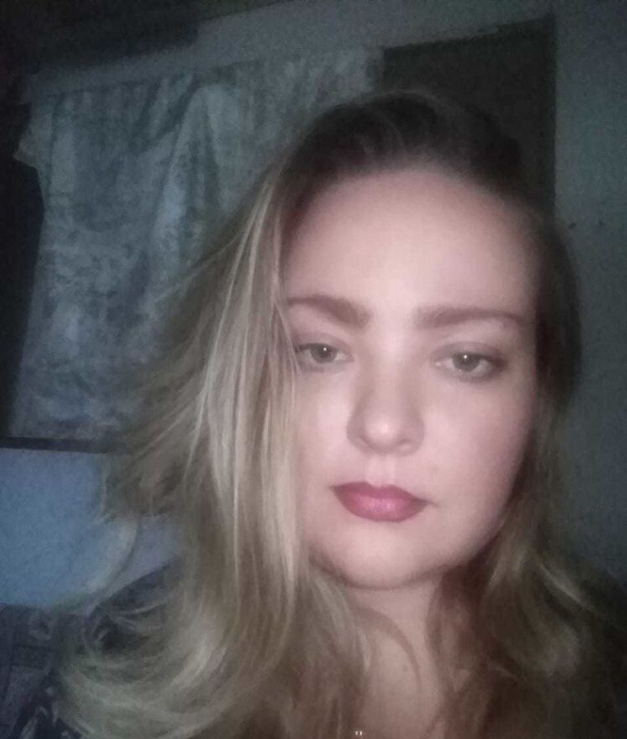 Муж бросил с 2-мч маленькими детьми и с миллионными долгами,работала на 3 работах , но ежемесячный платеже закрывать не могла 