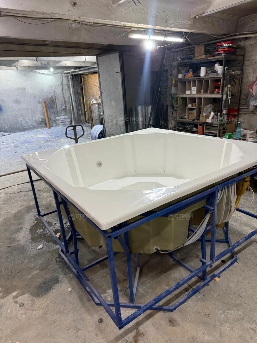 На фото металлокаркас на купель с подогревом - модель квадратная 2.2 метра