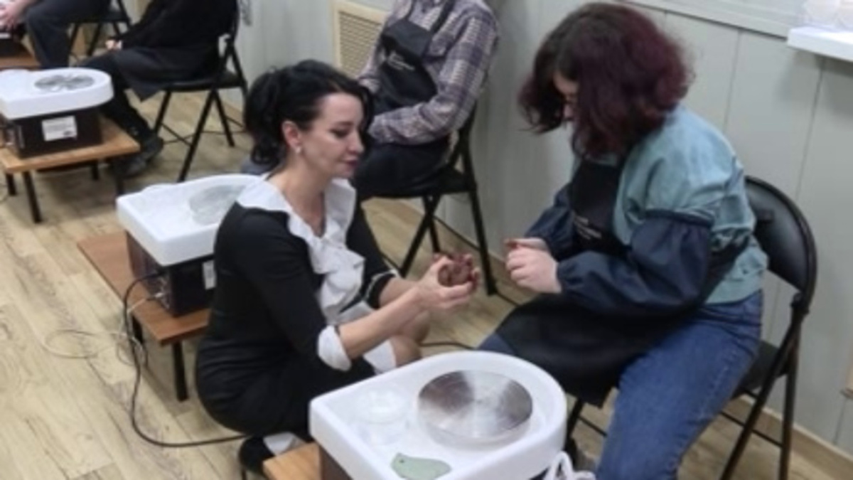    Гончарная школа «Культура приграничья» открылась в Курском областном Дворце имени Винокура