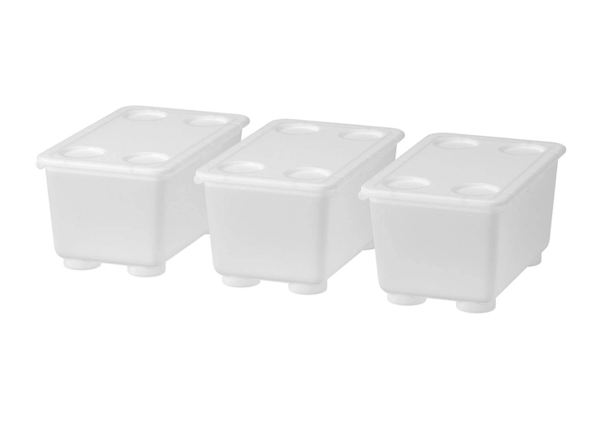 Вот такие. Штабелируются, крышка откидывается. 17х10см.