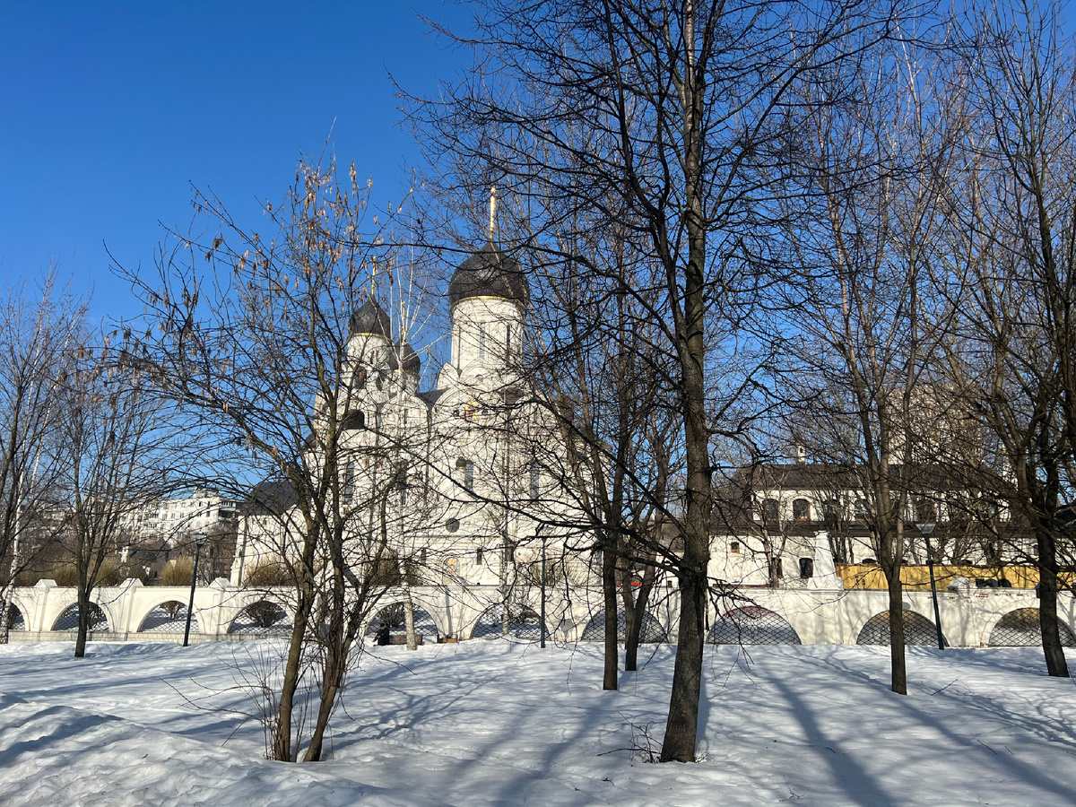 Фото автора: Россия, Москва, храм Серафима Саровского в Раеве. 