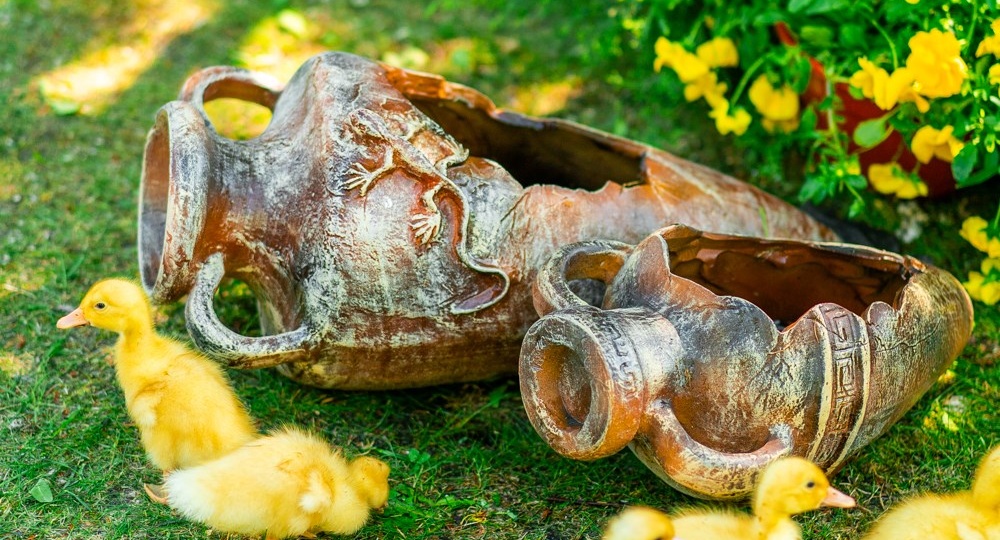 Садовые кашпо-амфоры