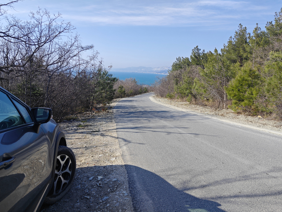 Дорожка и море