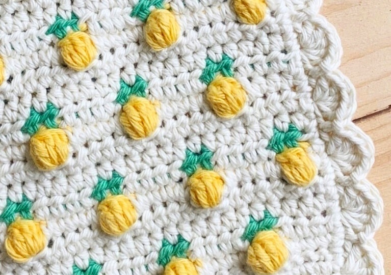 Разноцветные узоры крючком: 10 вариантов с цветовыми схемами