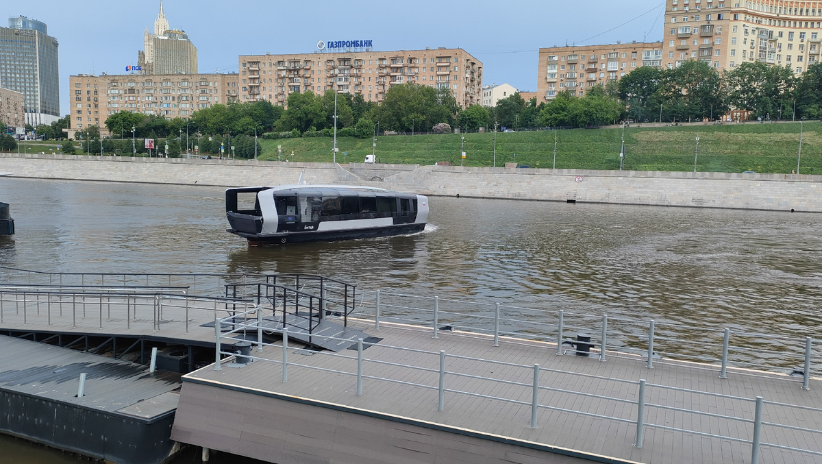 Москва-река, причал "Киевский", электросудно "Битца", маршрут № 1