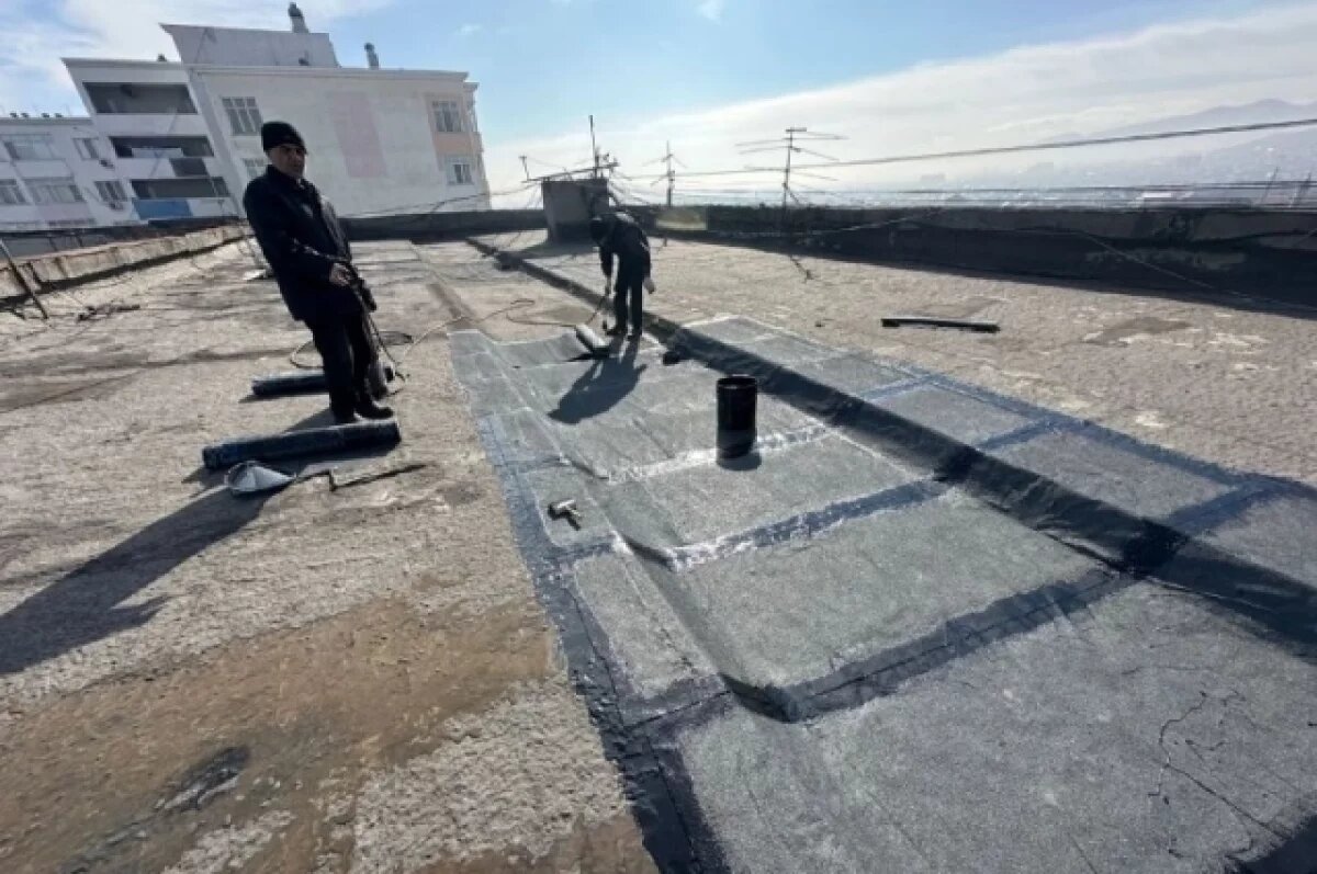    В Махачкале починили дырявую крышу дома после жалобы жительницы