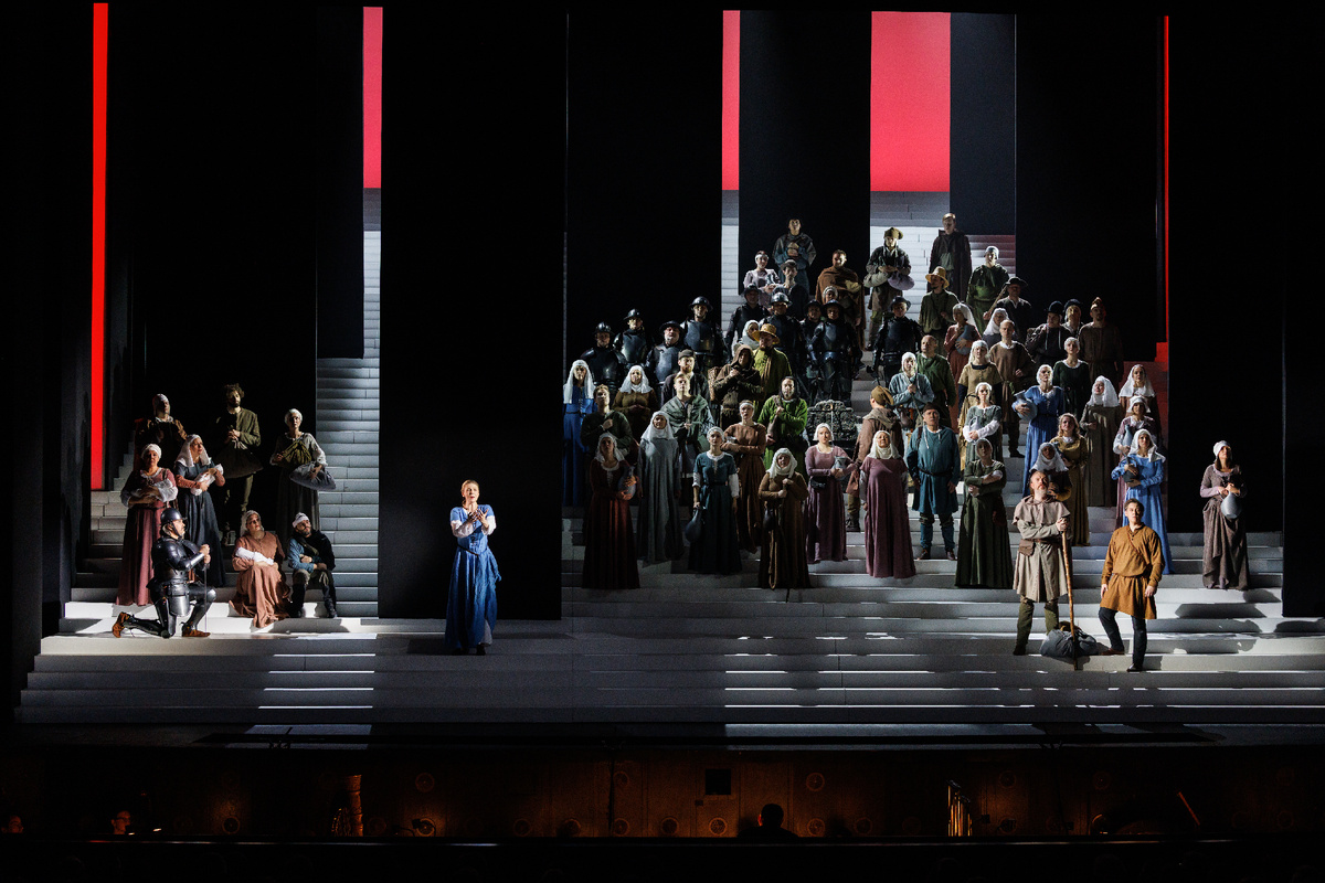 "Орлеанская дева", сцена из спектакля, фото с официального сайта МАМТ