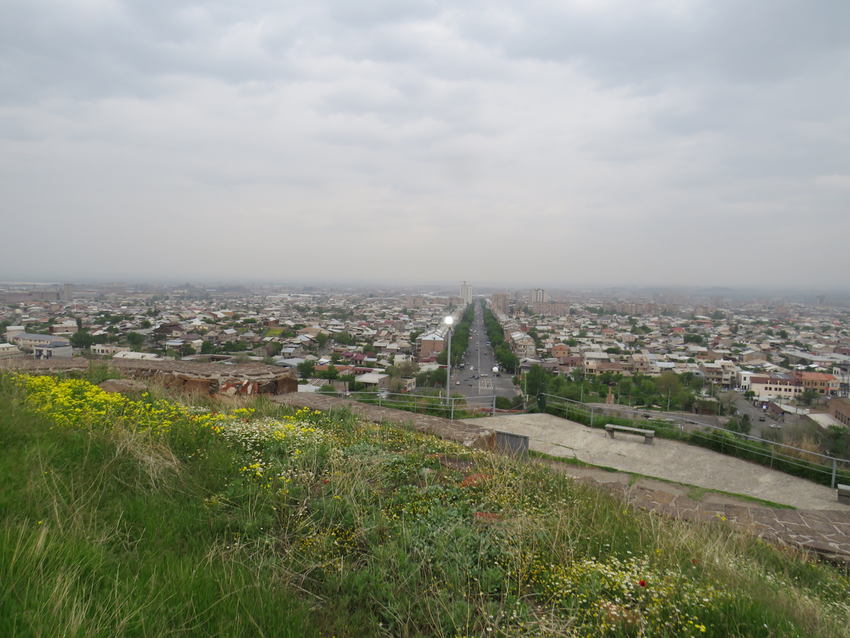 Вид на Ереван с крепости Эребуни