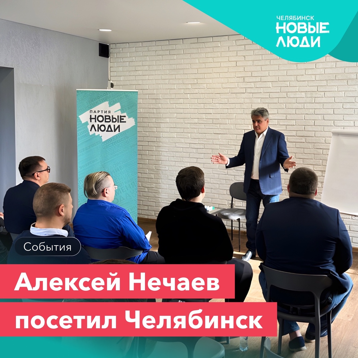 У меня есть невероятный талант — редко попадать в кадр. А ещё я не фотографируюсь с известными людьми. Потому в этой публикации есть только такая фотка, на которой меня не видно.