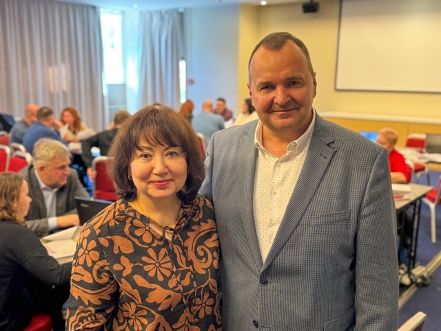 На фото: компанию "Созвездие" на совещании уже много лет представляет Любовь Черенкова, руководитель службы движения флота компании. В том, как провести теплоходы через любые шлюзы, причалы, мосты и лимитирующие участки рек, Любовь Владимировна хорошо знает. / Фото: Александр Соснин  📷
