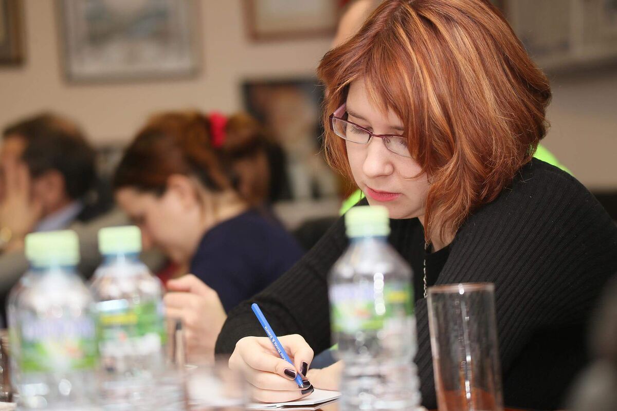 Старая фотка, но очень мне нравится: коллеги подловили на совещании.:)) 