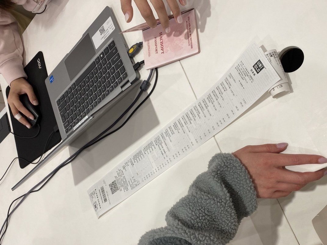 Оформление чека в Uniqlo прошло быстро, а в Urban Revivo попросили подождать 15 минут